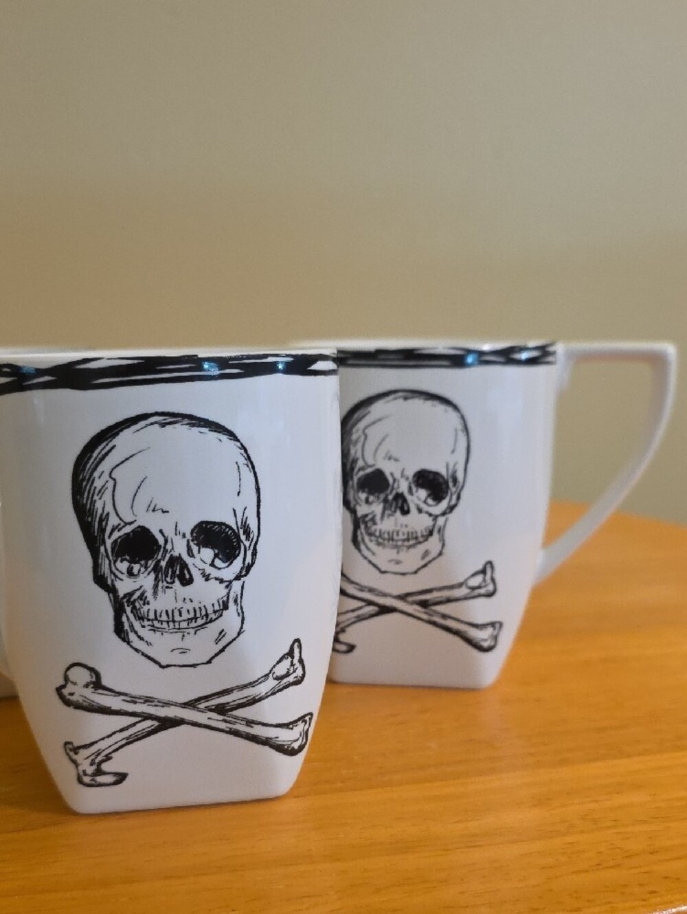 Skull & Crossbones Porcelain Gothic Halloween Coventry 3 Mugs Double Sided - Picture 4 of 12